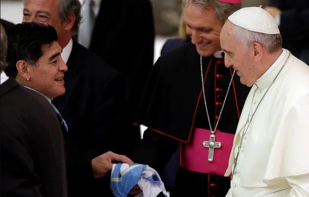 Del Papa a Maradona:  “En la cancha era poeta”