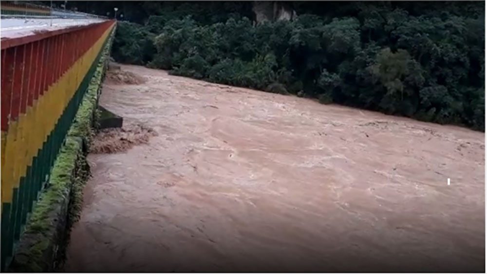 Crecida de río deja sin agua potable a barrios de Bermejo