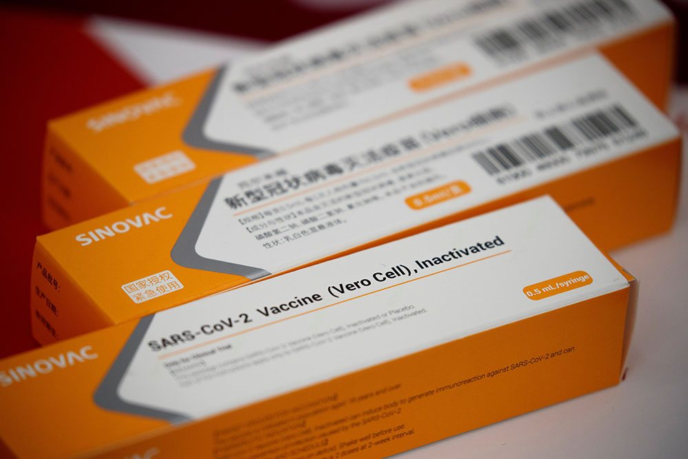 Vacuna de Sinovac arroja  efectividad de 78% en ensayos