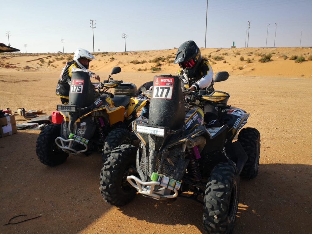 Los Martínez dominan las dunas y pasan otra prueba en el Dakar