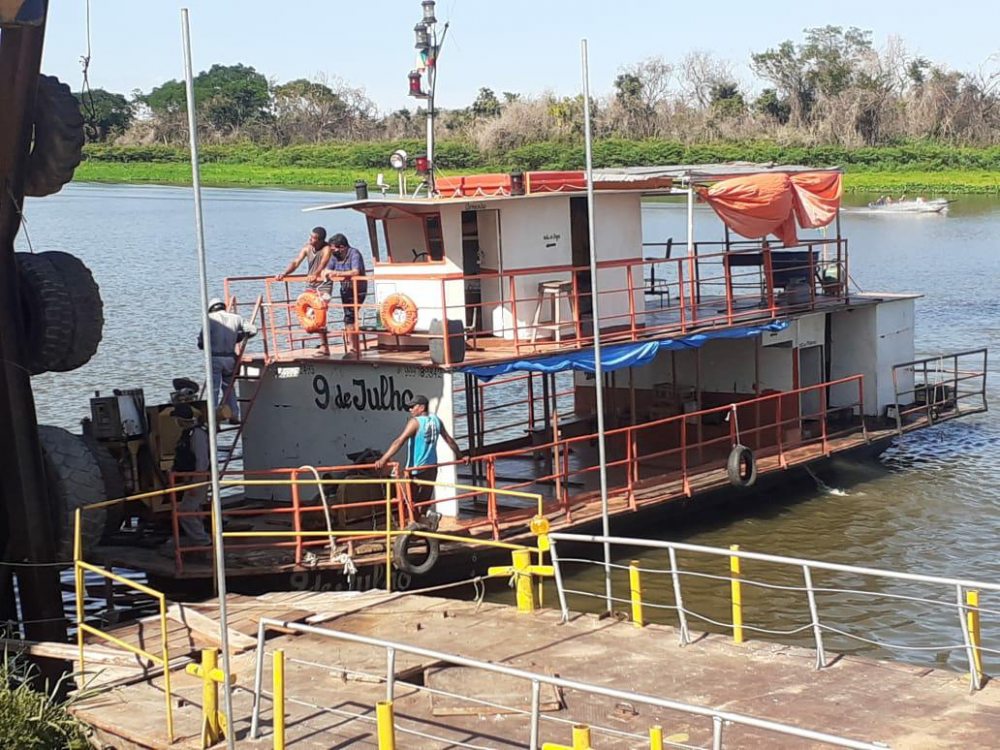Capitanía de Puerto Mayor “Quijarro” detiene embarcación con contrabando
