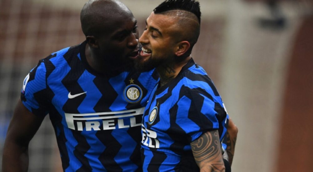 Inter vence a la Juve y se adueña del derbi italiano