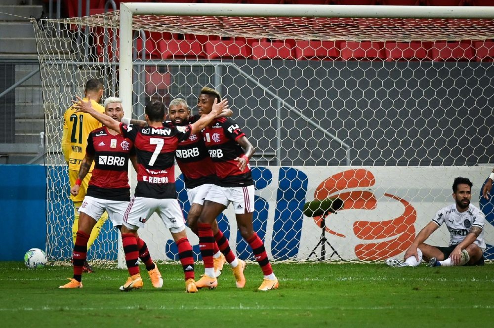 Flamengo vuelve a la lucha por el título