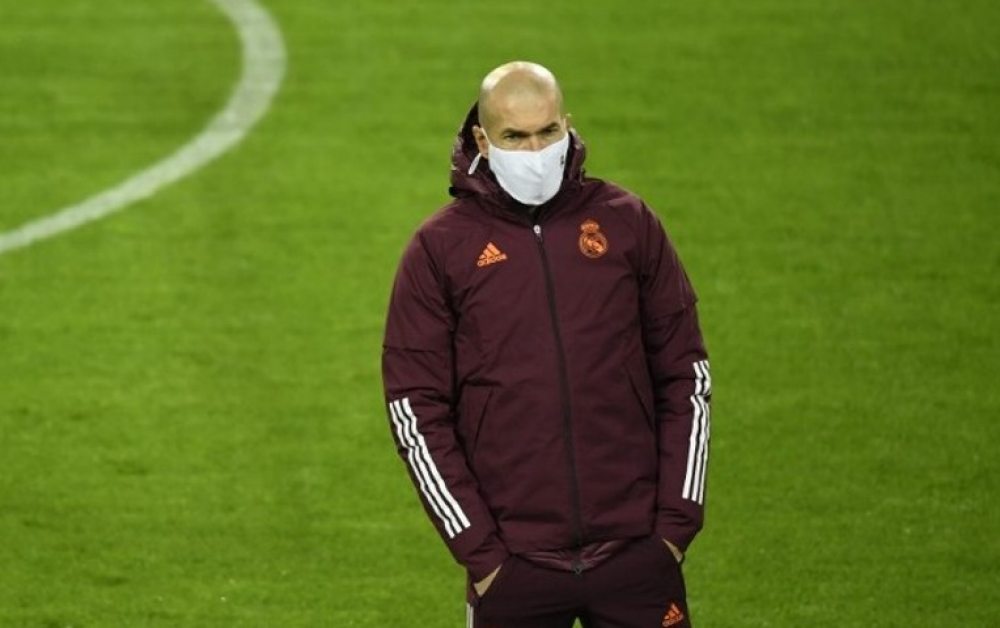 Real Madrid: Zidane da positivo a Covid-19