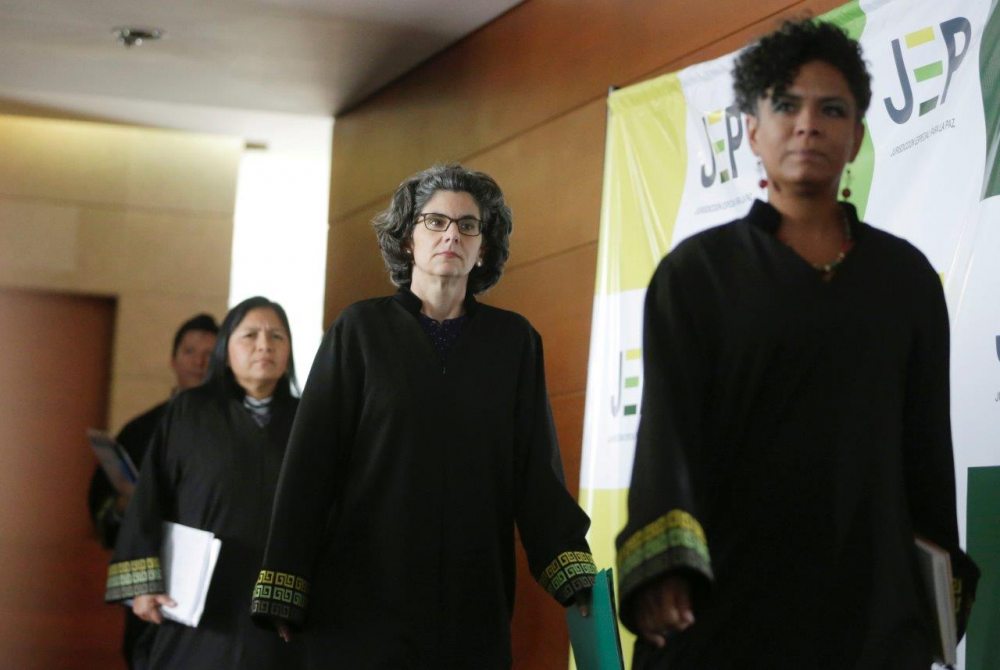 Acusan a excomandantes FARC de crímenes de guerra y lesa humanidad