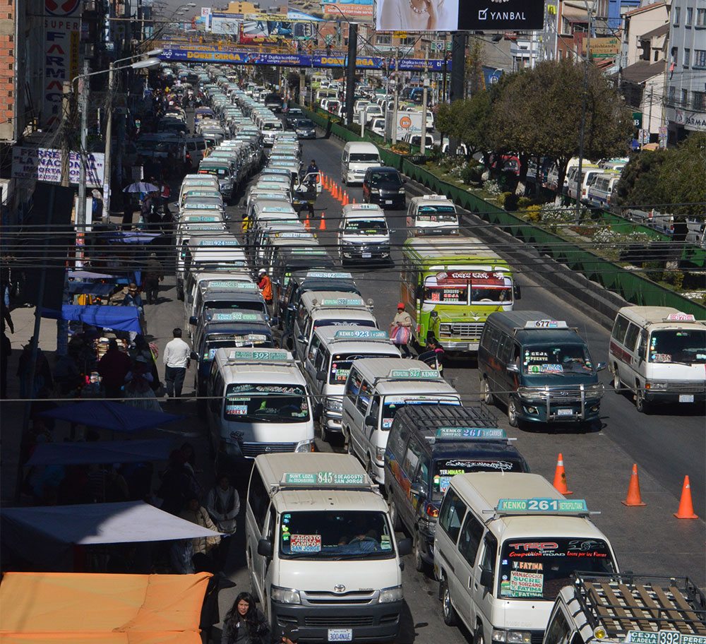 Transportistas incumplen  disposiciones municipales