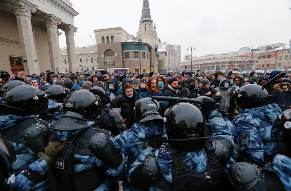 Detienen a 1.502 personas que exigían liberación de Navalny