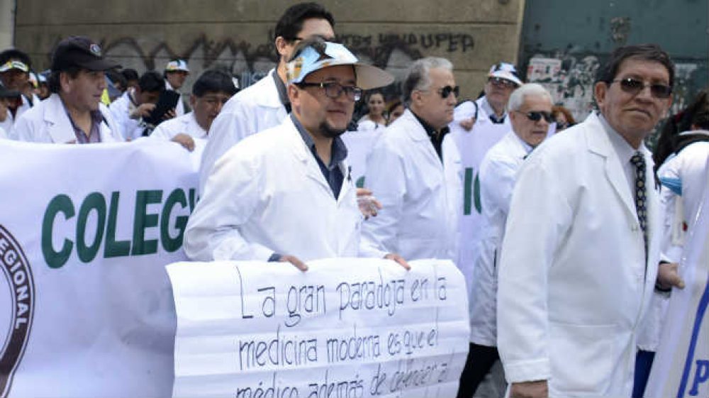Controversias por paro de sector  médico y su derecho a la protesta