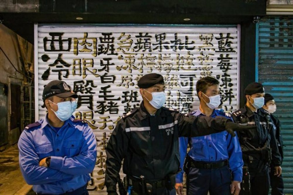 Hong Kong reducirá restricciones  a pesar de brote de Covid-19