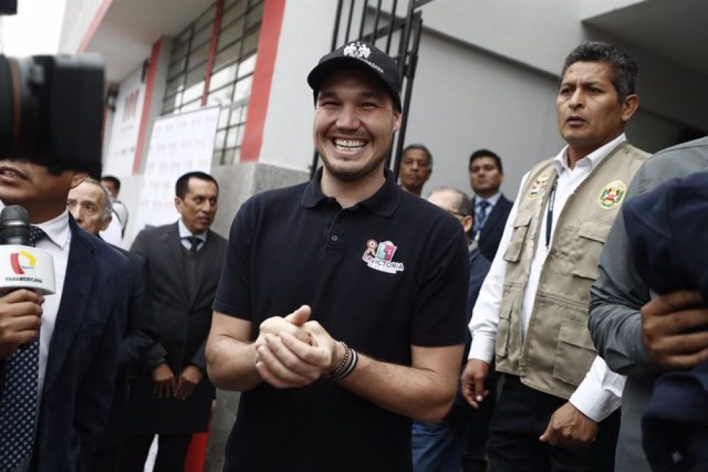 Cinco candidatos disputan  segunda vuelta en Perú