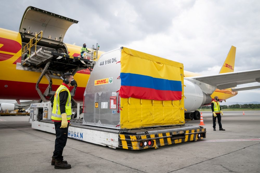 Colombia recibe primer  cargamento de vacunas
