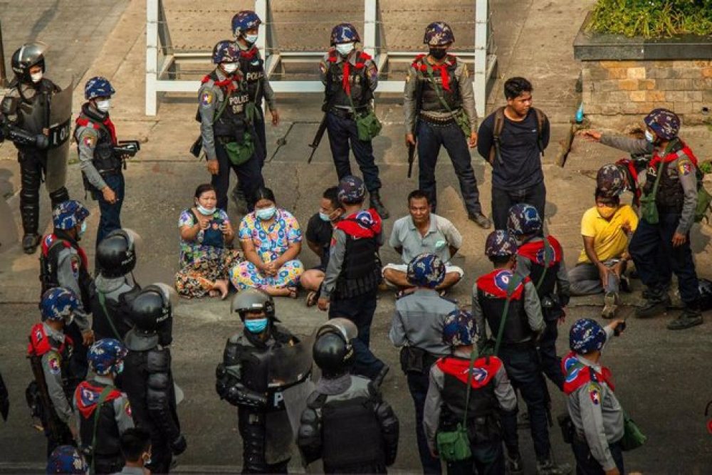 18 muertos y más de 30 heridos  durante protestas en Birmania