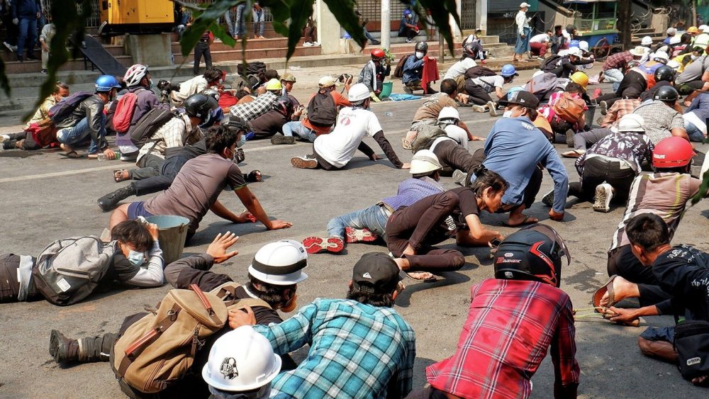 Se multiplican las barricadas en Rangún en nuevo día de protestas
