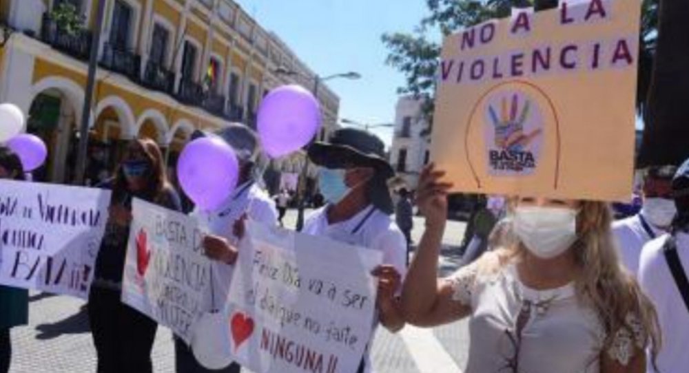 Instituciones marchan por el  Día Internacional de la Mujer