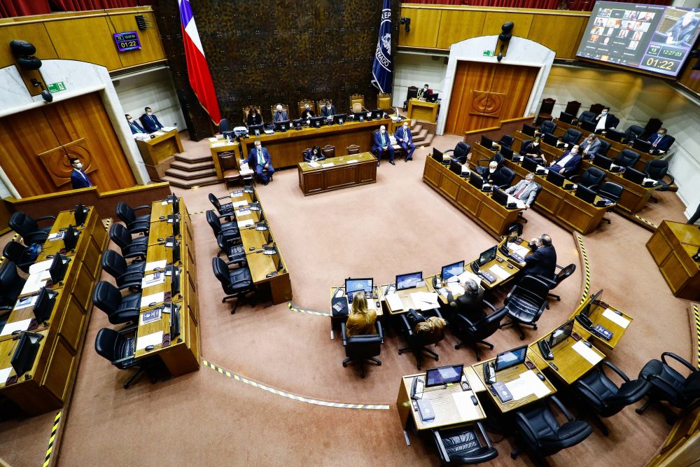 Chile aplaza elecciones hasta el 15 y 16 de mayo