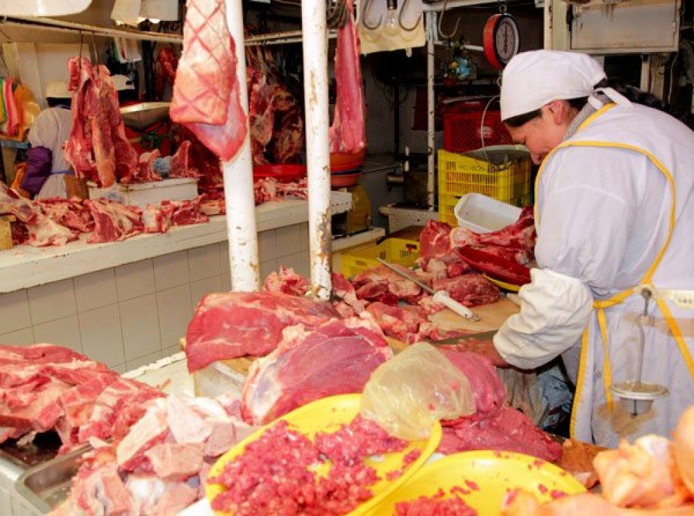 Gobierno y sector productivo  garantizan provisión de carne de res