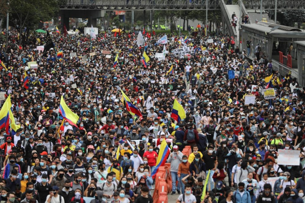 Sindicatos protestan contra  reforma fiscal en Colombia