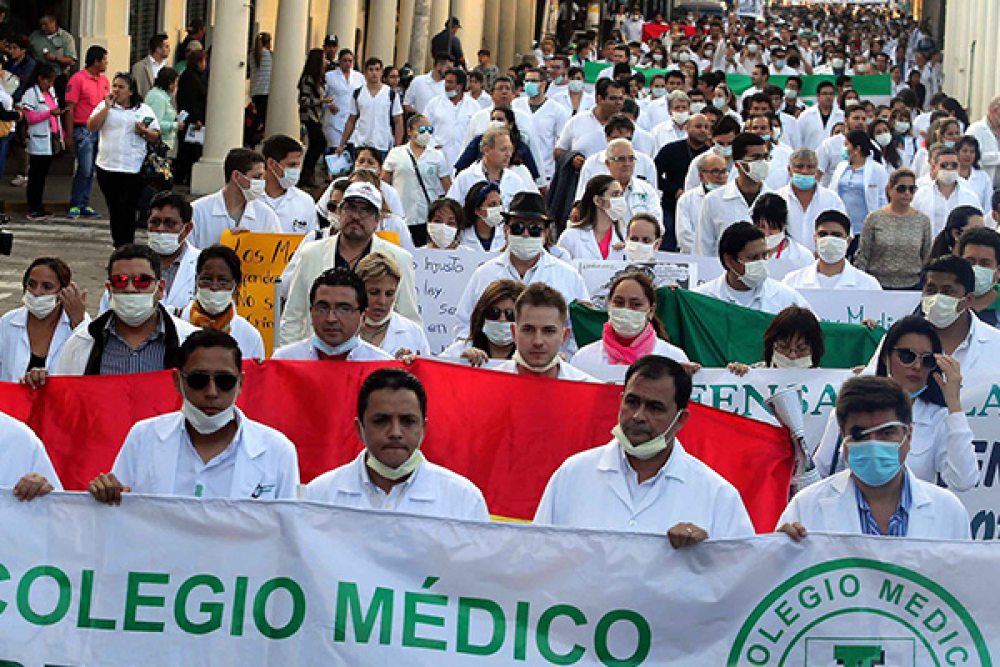 Médicos anuncian paro  nacional para el 7 de mayo
