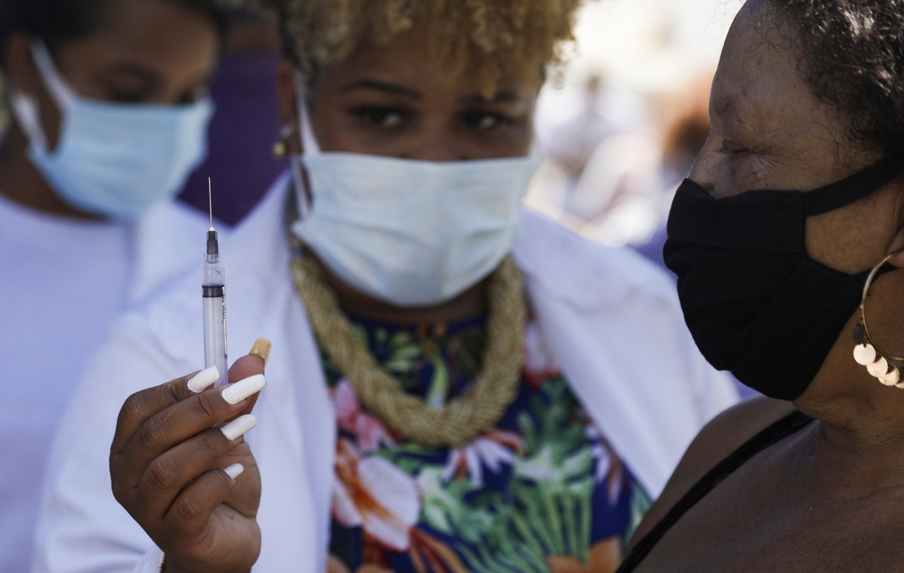 Vacunación masiva en ciudad  de Brasil reduce 95% muertes