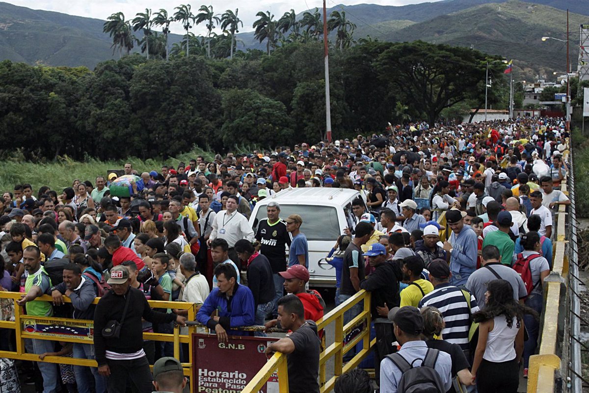Colombia recula y reabre  frontera con Venezuela