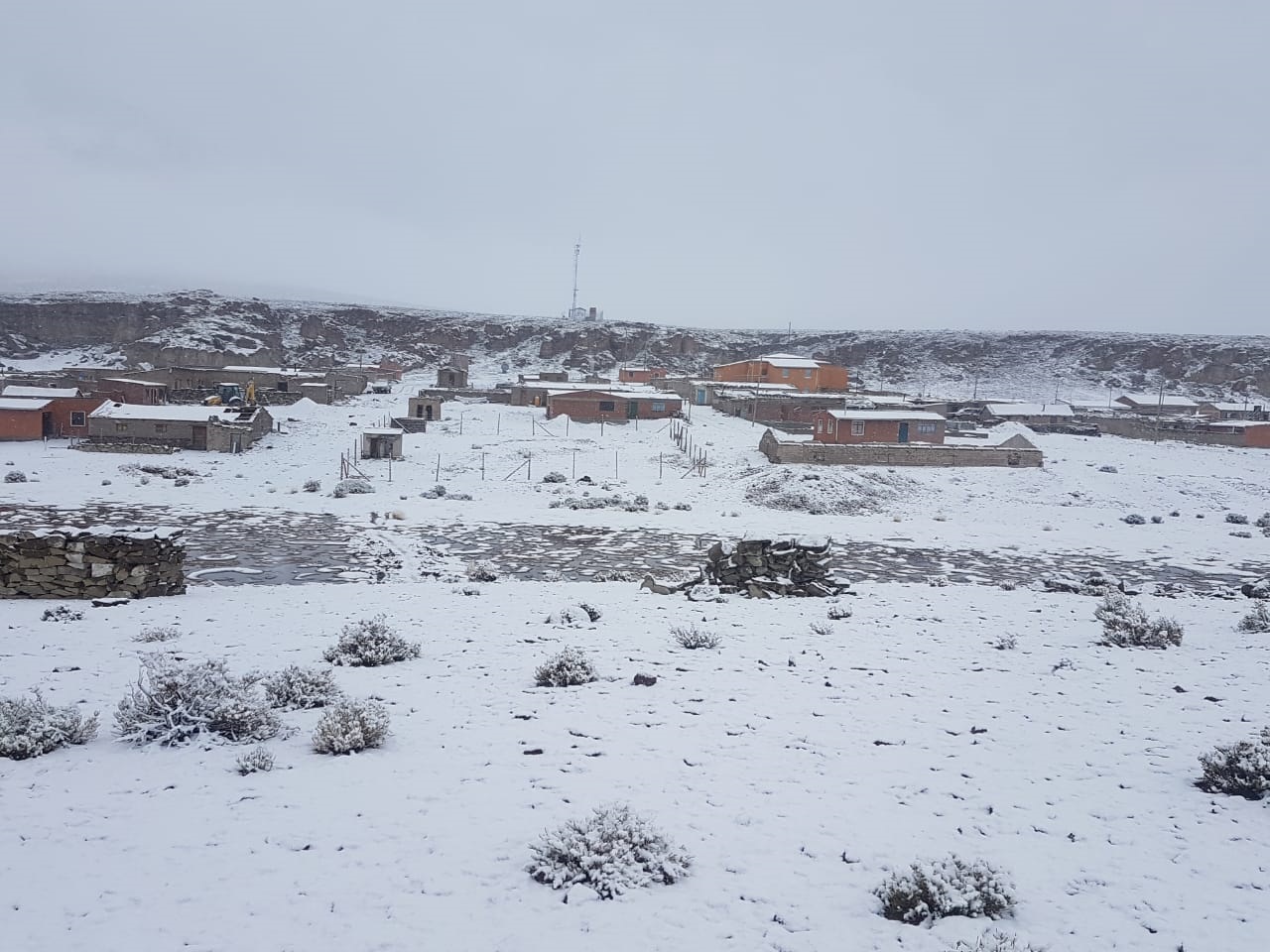 Pobladores de Quetena Grande en emergencia por persistente nevada
