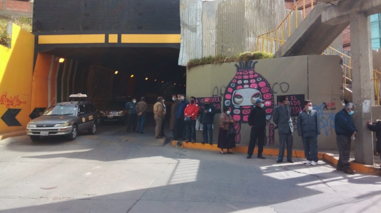 Protestas por cierre de recintos  de vacunación en La Paz y El Alto