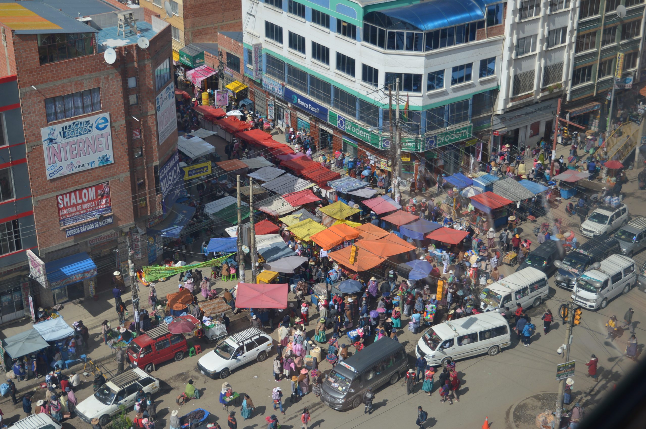 Visitantes a ferias en El Alto no  cumplen con normas de salud