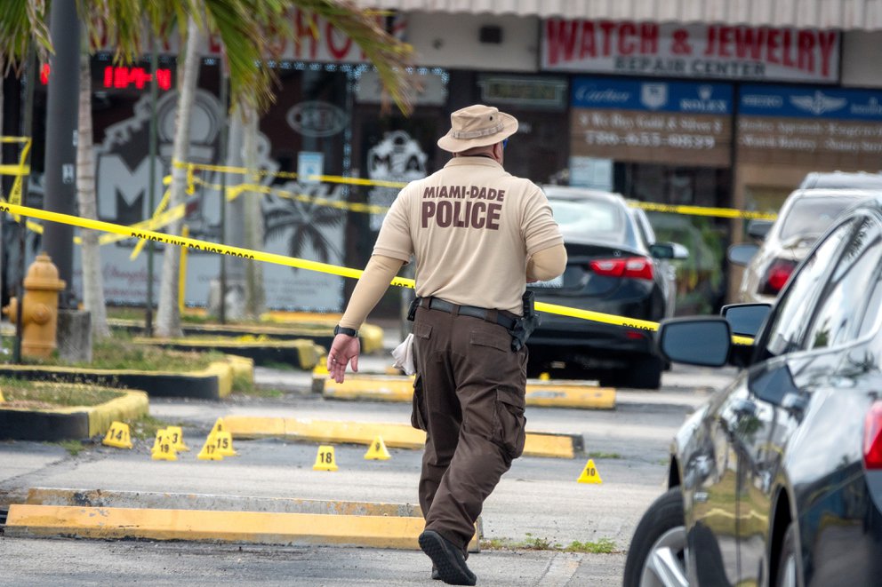 Un tiroteo en Miami dejó tres decesos y al menos seis heridos