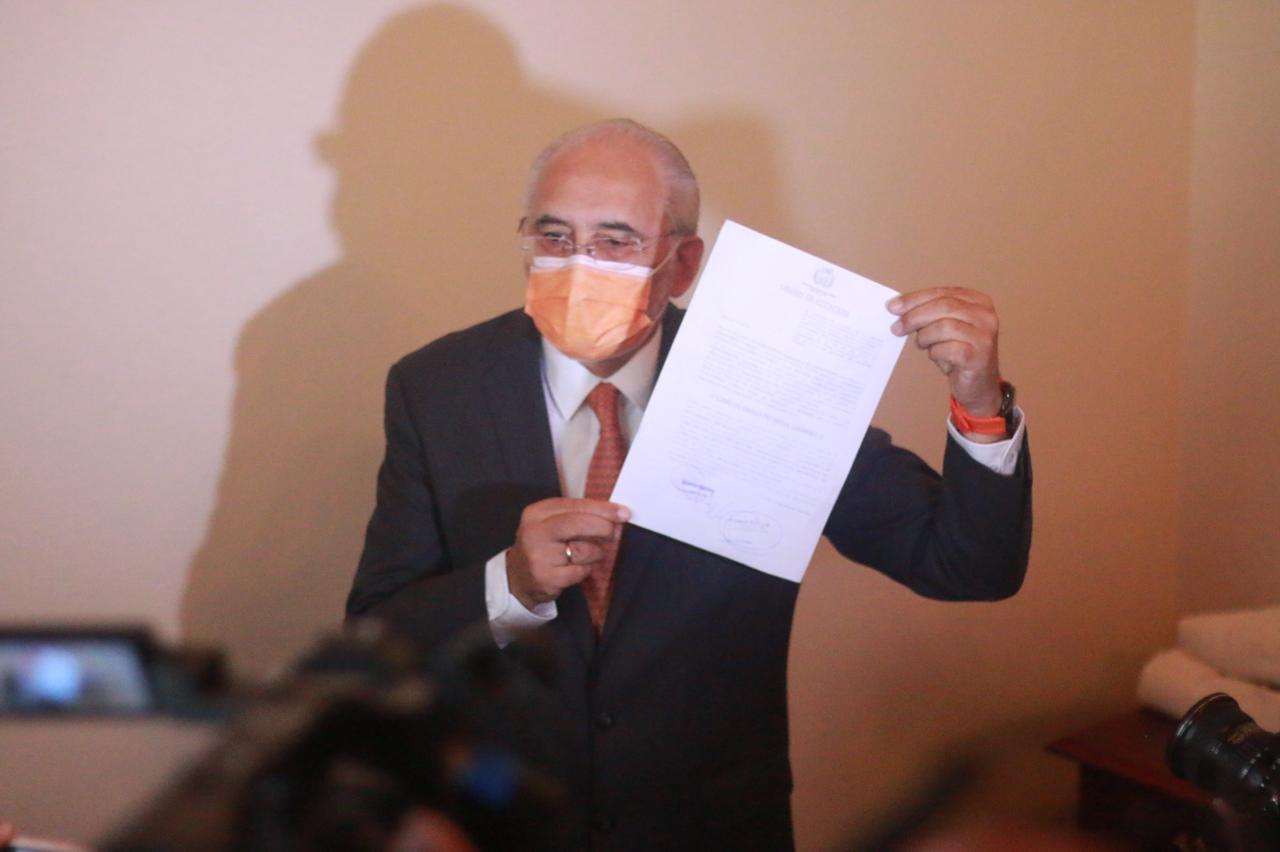 Mesa acusa a Morales y Arce de  intentar destruir a la oposición