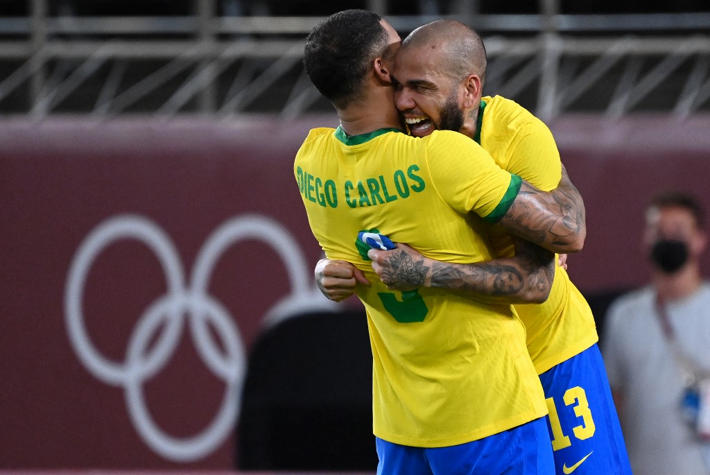 Brasil y España triunfan y se  citan en la final