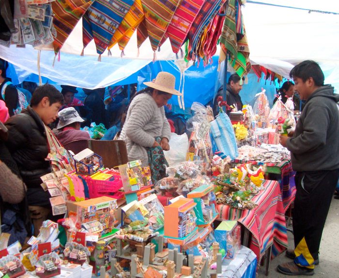 Artesanos de Feria de Alasita  enfrentan crisis económica