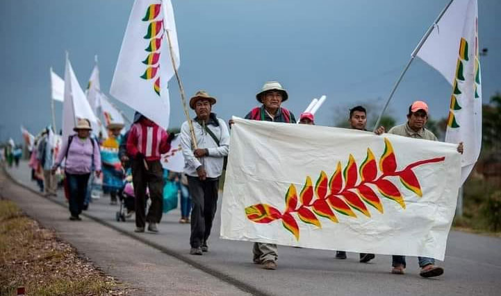 Marcha indígena avanza en dos columnas y ratifica demanda