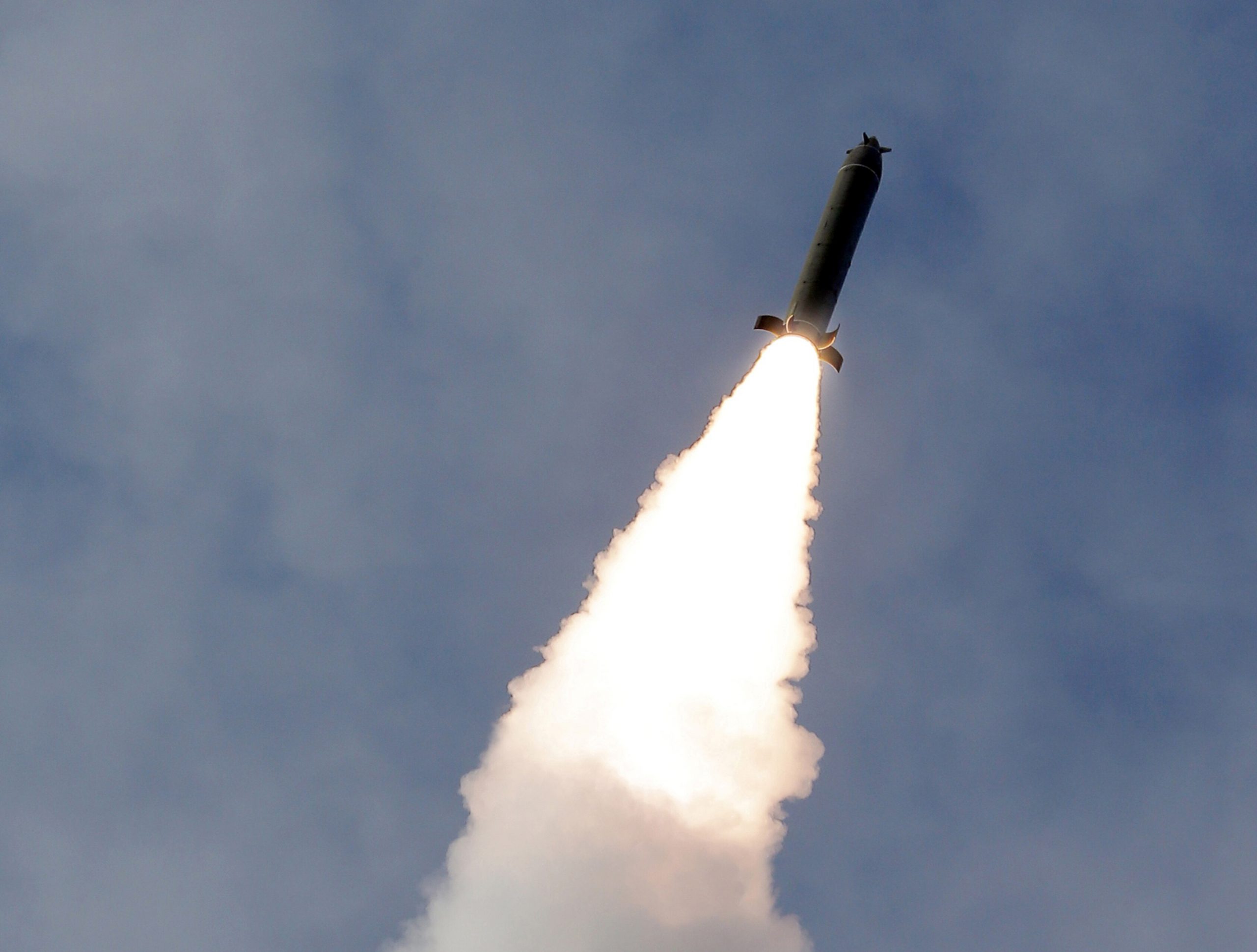 Corea del Norte lanza  dos misiles balísticos