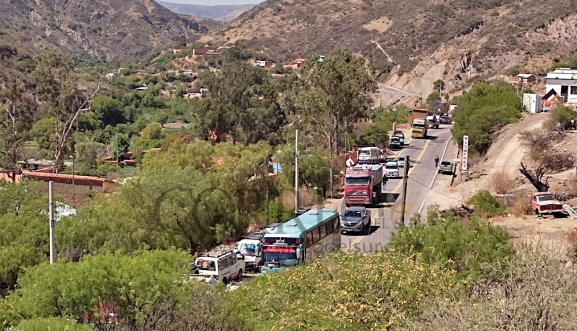Comunarios de Ñucchu bloquean carretera