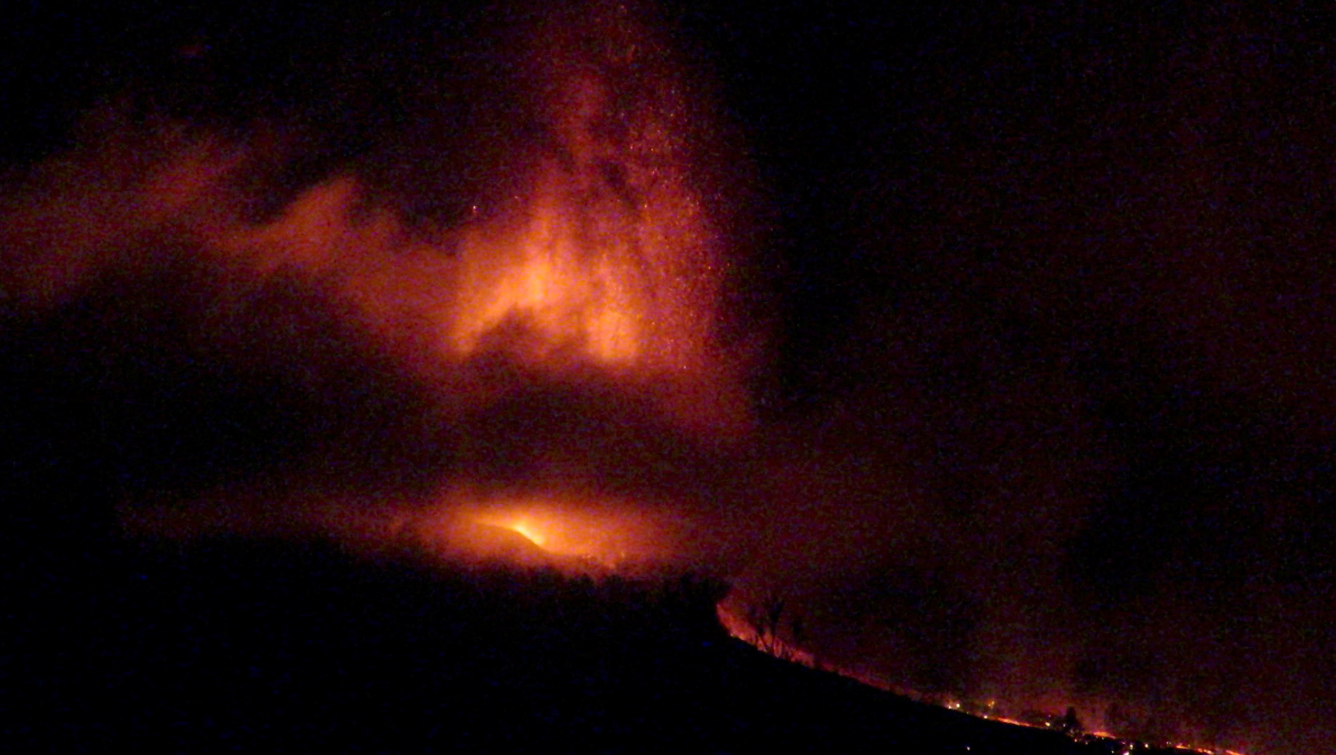 Lava de volcán llegará  al mar de Las Palmas