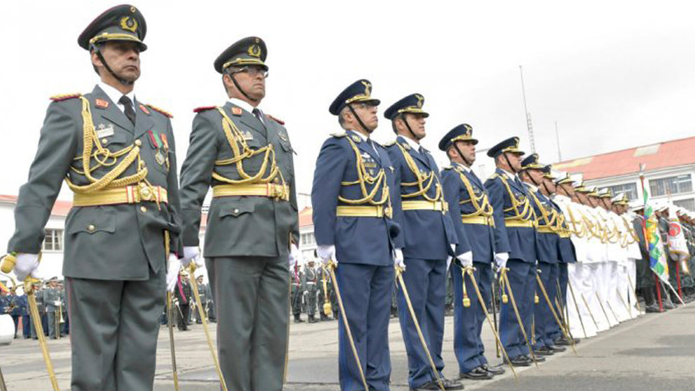 Proyecto permite al Ministro de Defensa  tomar el mando en ascensos de militares