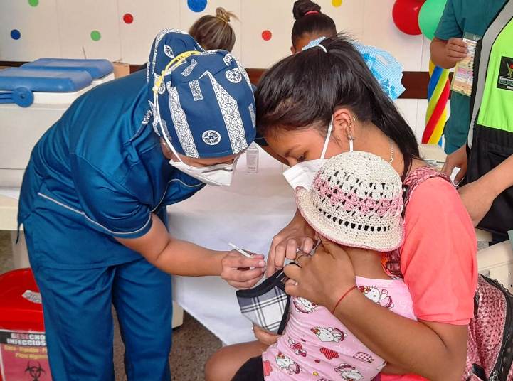 Miles de niños vacunados  contra cinco enfermedades