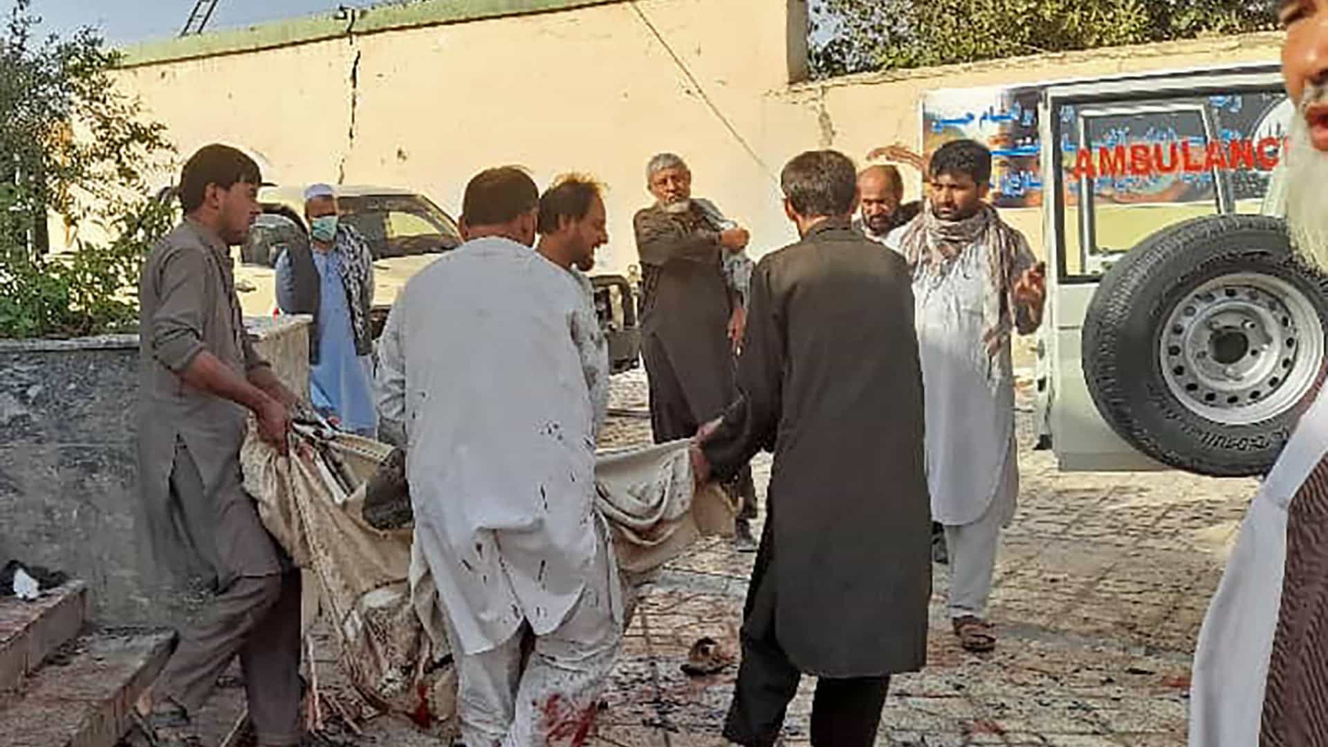 Atentado causa 32 muertos y 53  heridos en mezquita de Kandahar