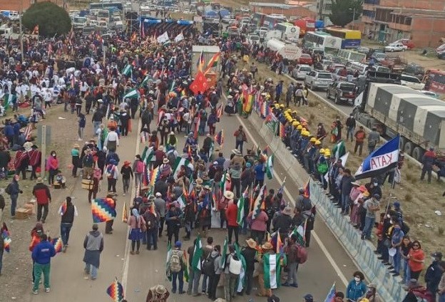 Pobladores repudian marcha  que causó embotellamientos