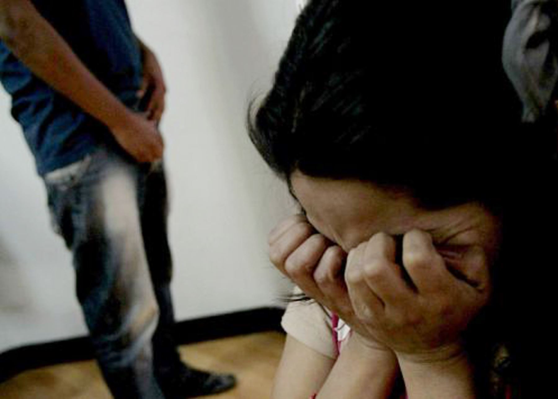 25 años de cárcel para sujeto  que violó a su hija adolescente
