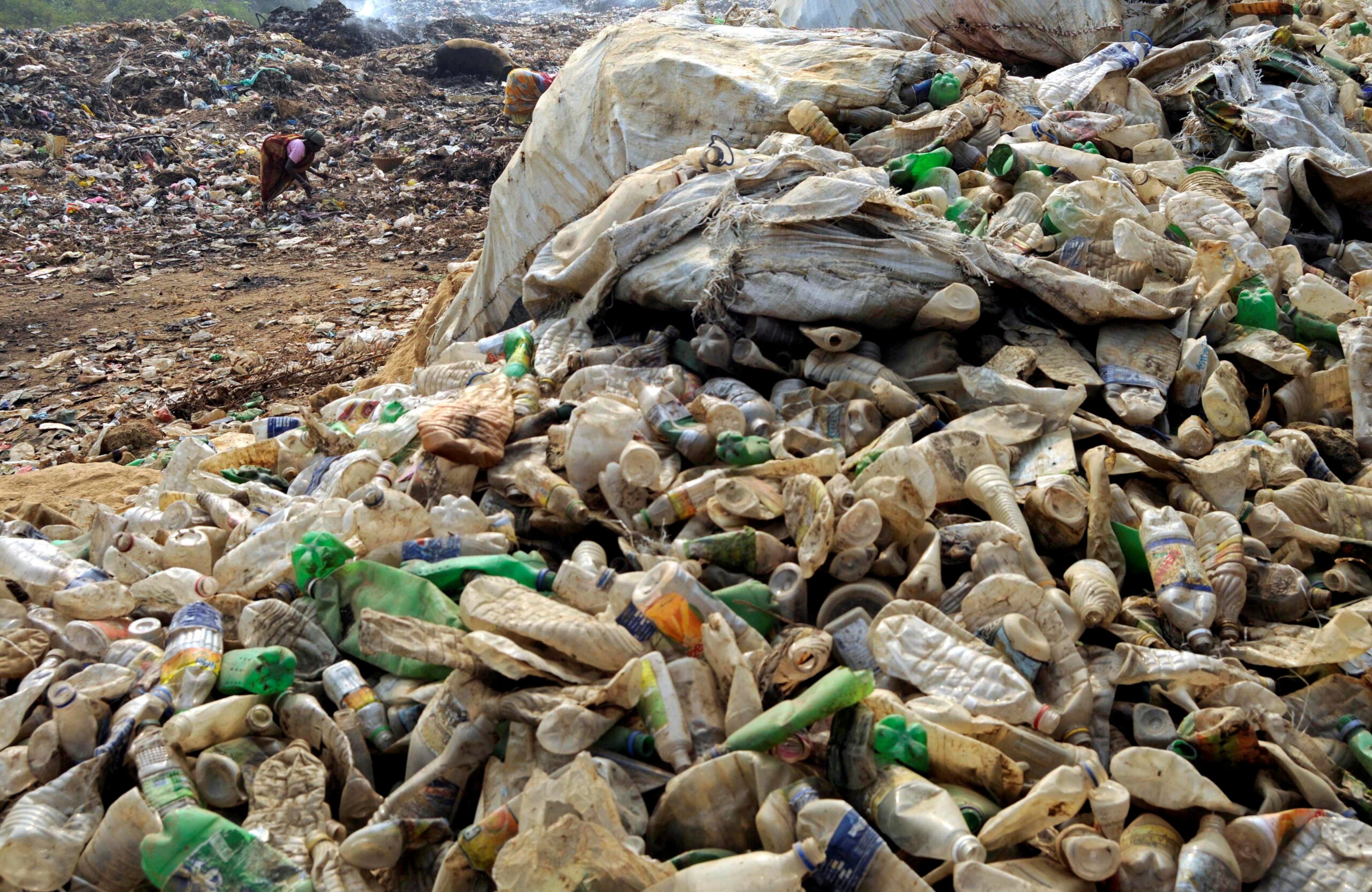 Reciclaje no podrá detener  crisis de deshechos de plásticos