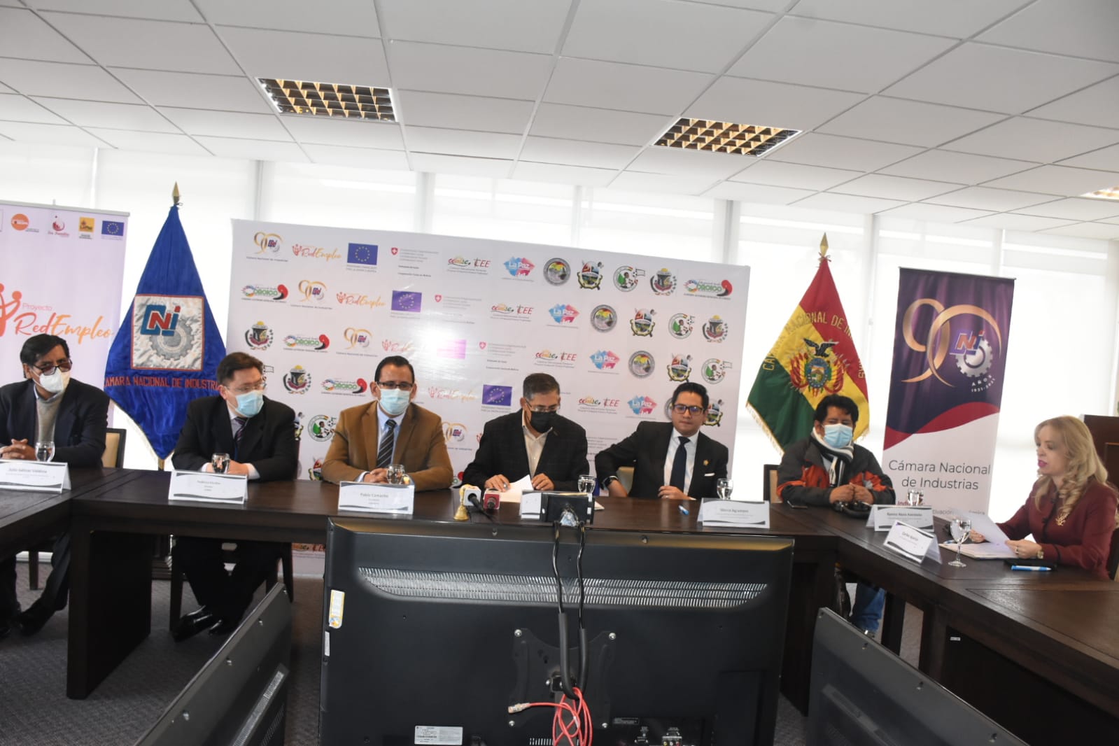 CNI firma convenios con  municipios de Yungas y Altiplano