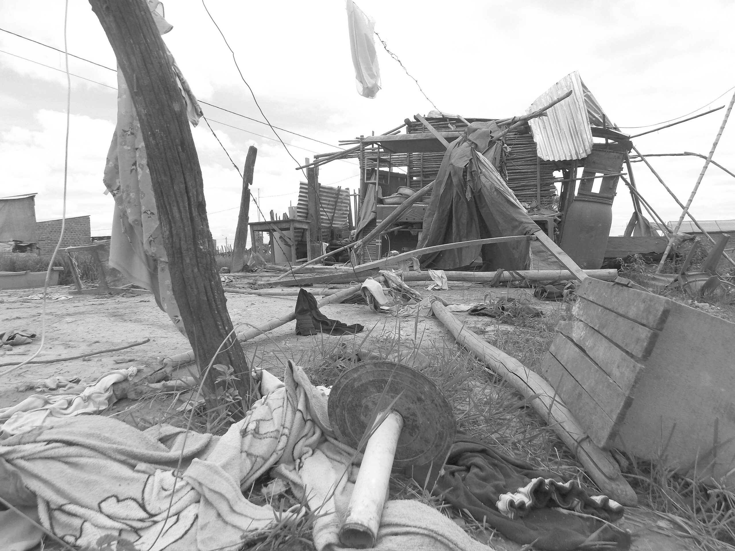 Fuertes vientos dejan destrozos en Trinidad
