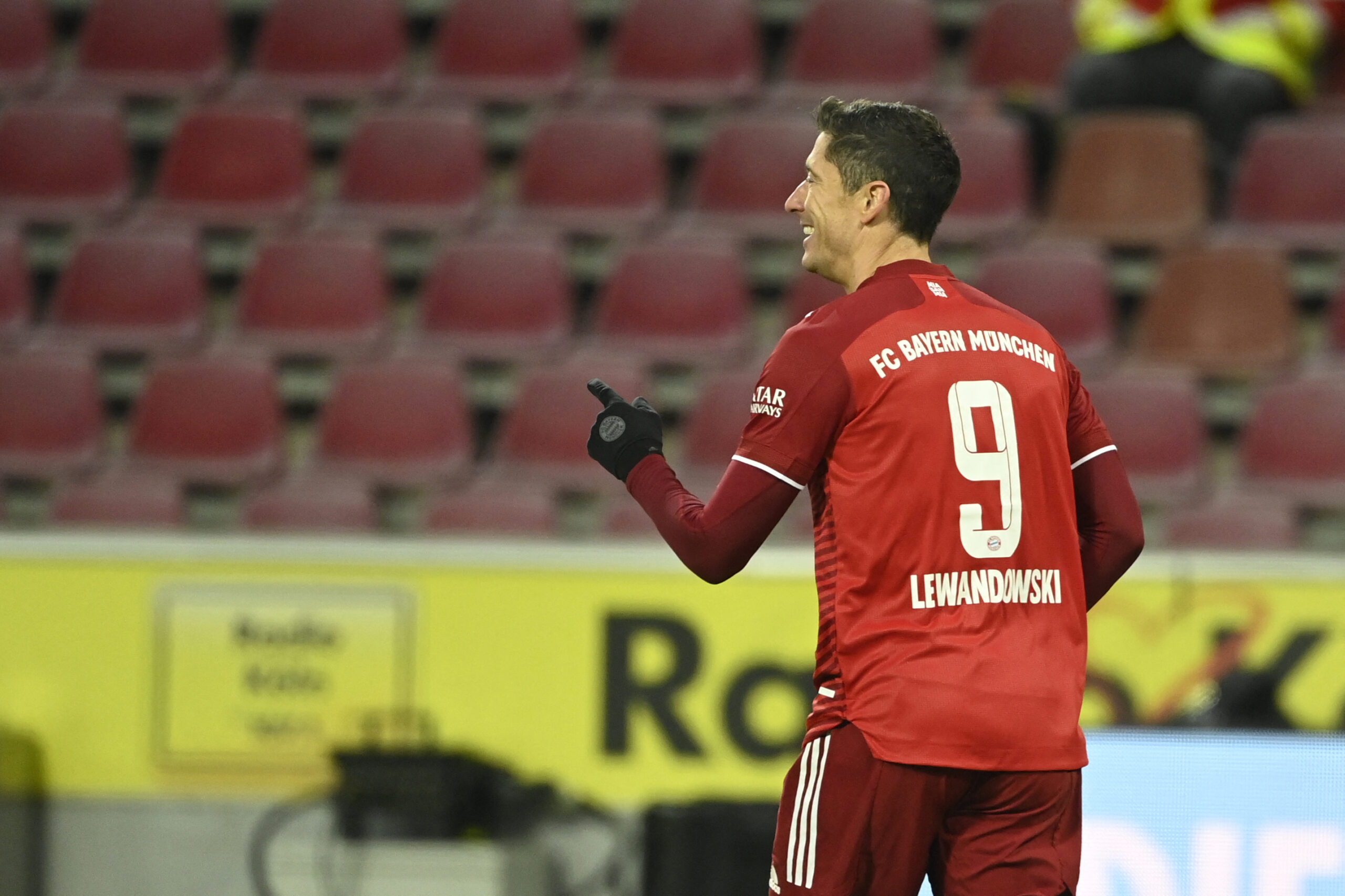 Robert Lewandowski permite al líder  Bayern Múnich mantener su ventaja