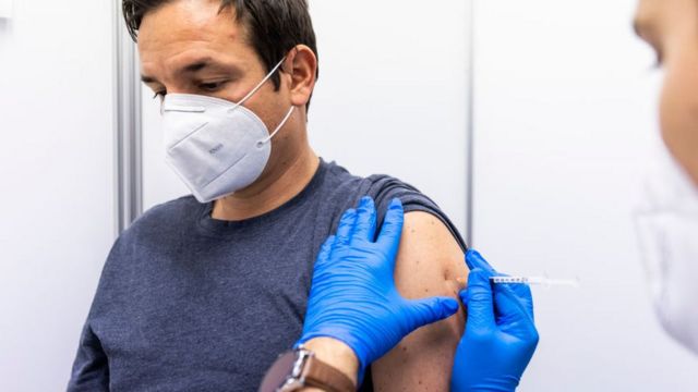 Austria impone vacunación  obligatoria a mayores de 18 años