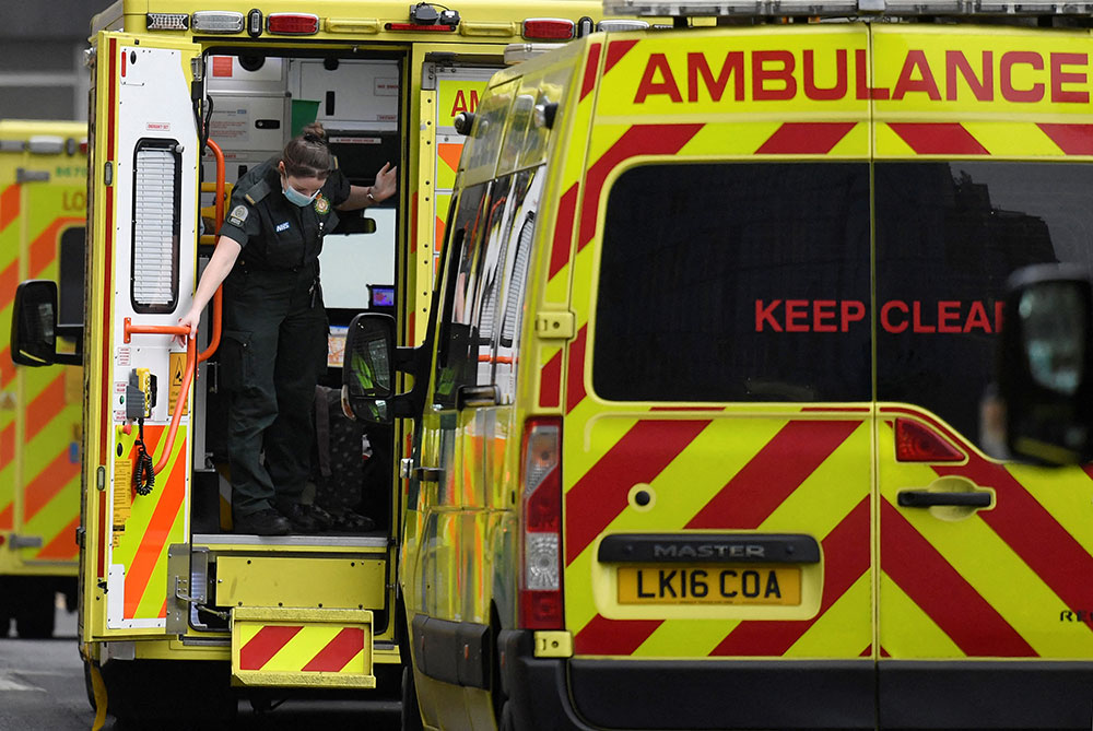 Reino Unido reporta 438  muertes por covid-19