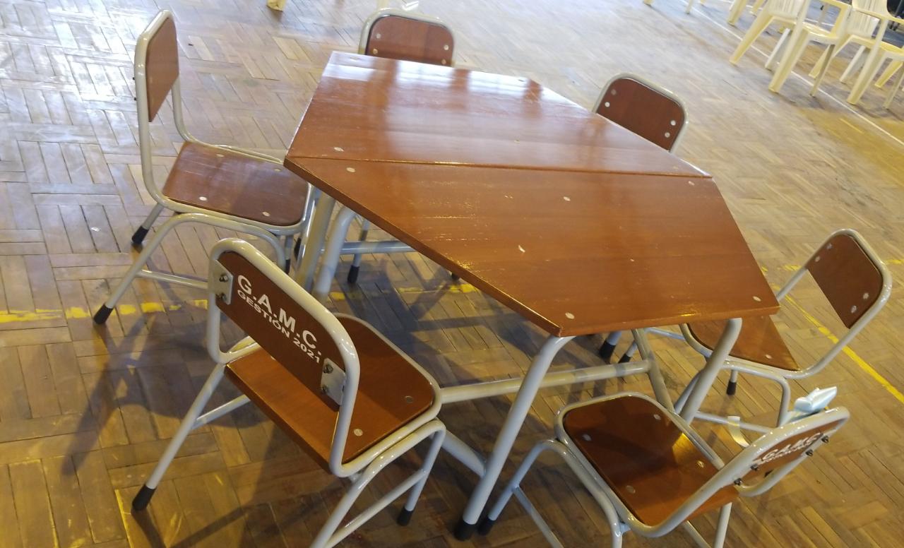 Dotan de mobiliario a escuelas municipales