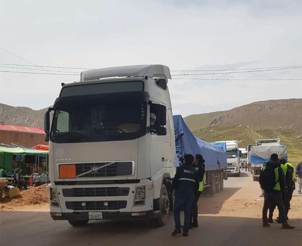 Más de 463 camiones ingresan  desde frontera en Desaguadero