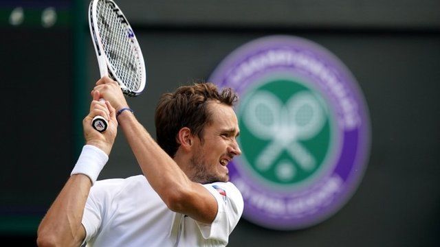 Wimbledon excluye a los tenistas rusos y bielorrusos