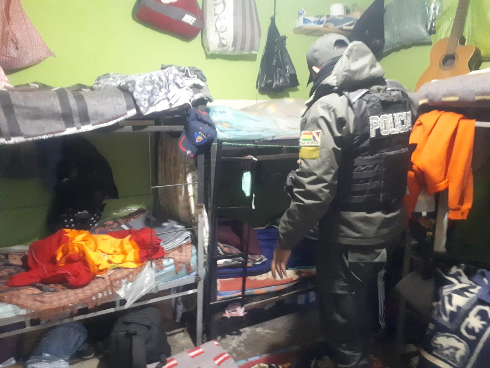 30 celulares secuestrados  en penales de Cochabamba